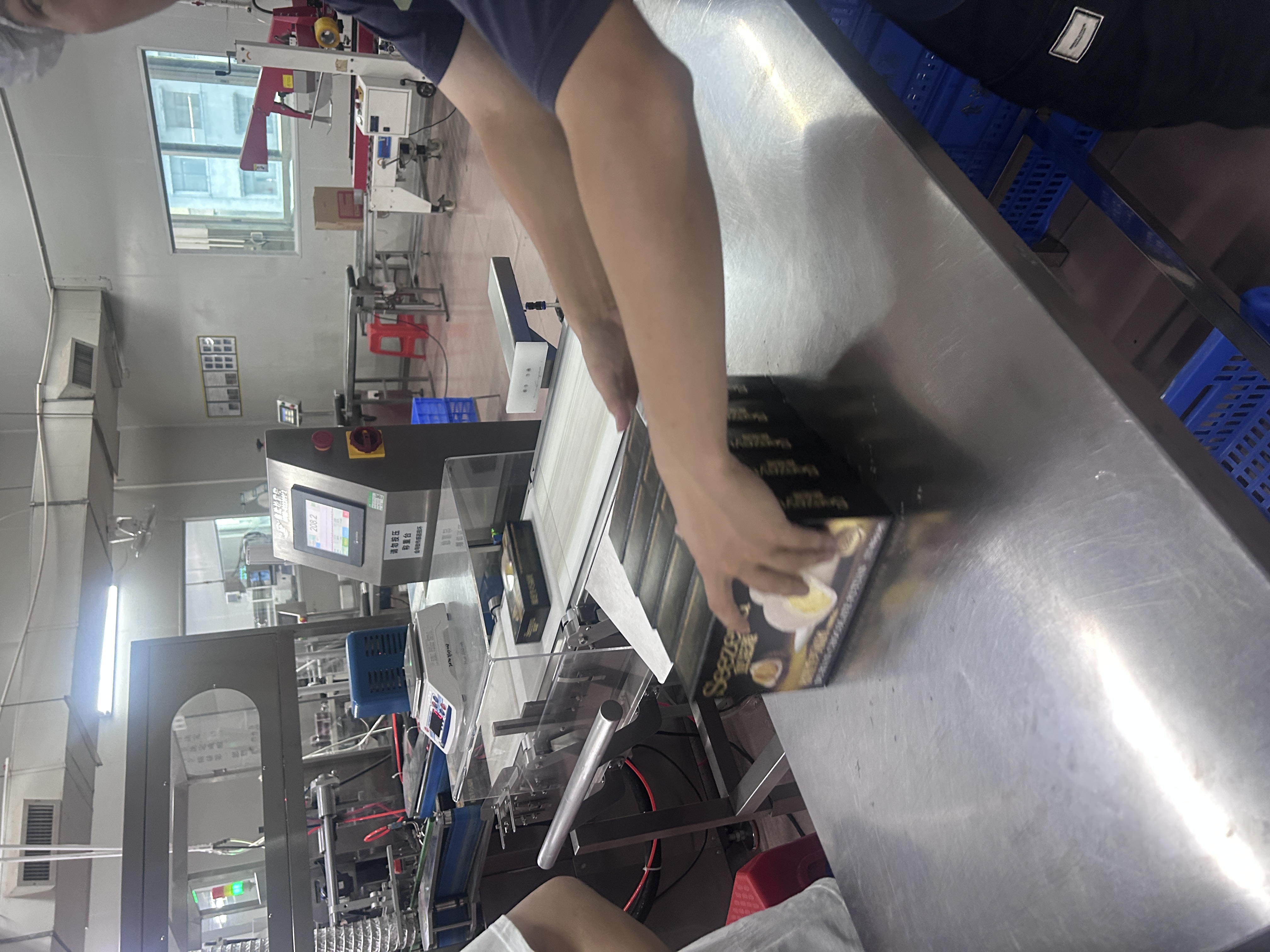 連新食品金屬檢測(cè)、食品自動(dòng)重量識(shí)別機(jī)客戶使用現(xiàn)場(chǎng)